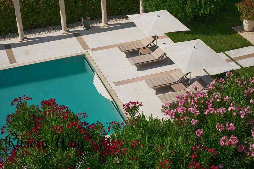 13-комн. вилла в Кап-Д'ай, 869 м², фото №1, объявление №100676478