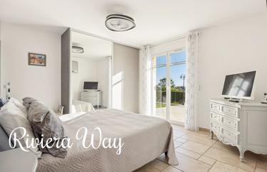 Вилла в Сен-Лоран-дю-Вар