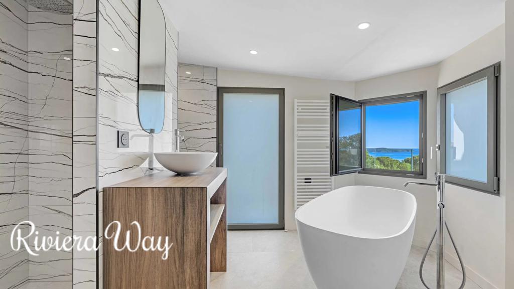 9-комн. вилла в Кавалер-Сюр-Мер, фото №3, объявление №104652450