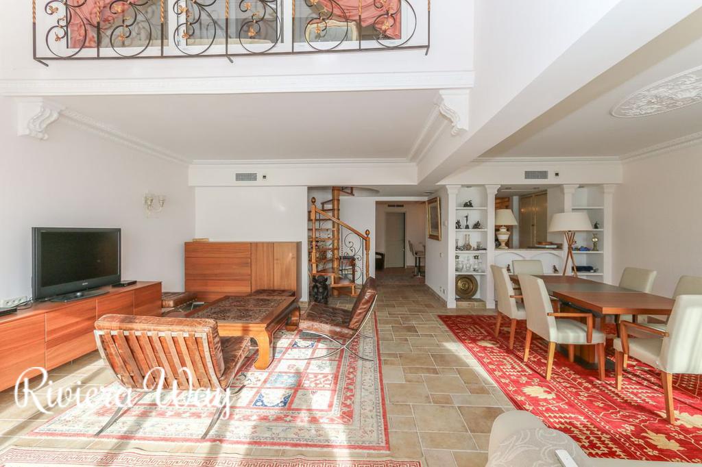 3-комн. квартира в Босолее, 142 м², фото №1, объявление №100677108