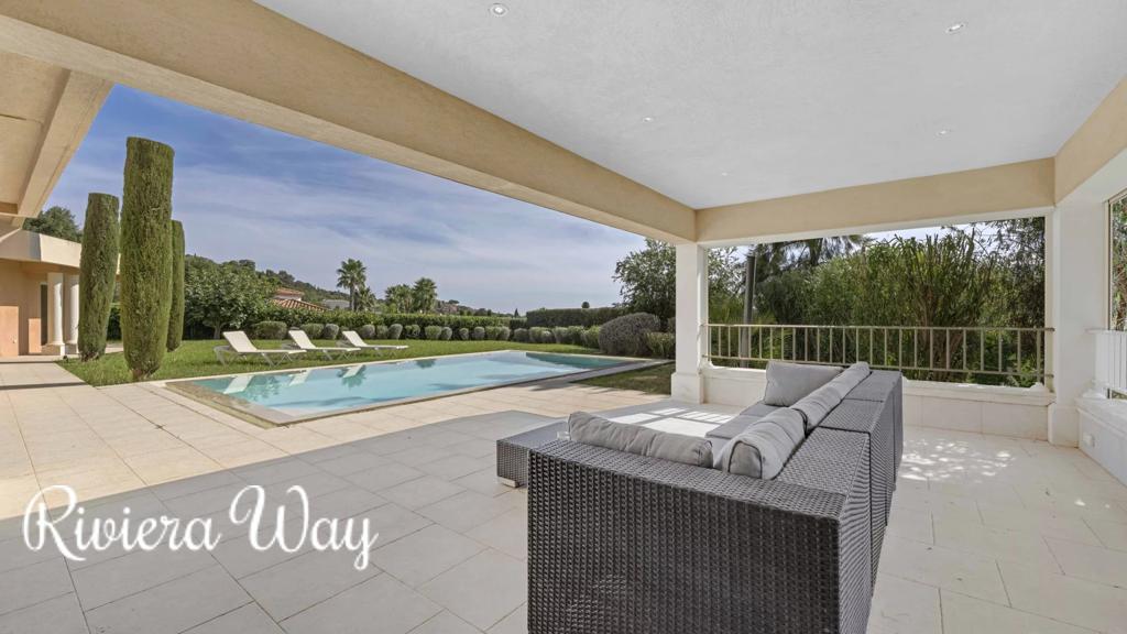 8-комн. вилла в Кавалер-Сюр-Мер, фото №8, объявление №104236272