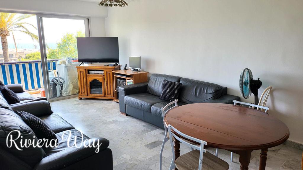 3-комн. квартира в Антибе, 65 м², фото №1, объявление №103961928