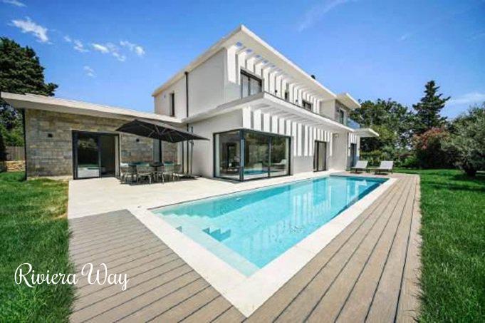 8-комн. вилла в Мужене, 400 м², фото №1, объявление №105528318