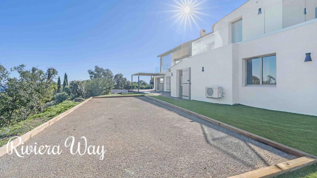 9-комн. вилла в Кавалер-Сюр-Мер, фото №2, объявление №104652450