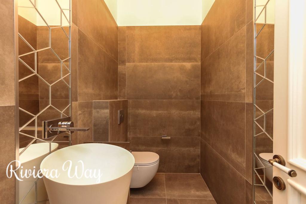 7-комн. квартира в Ницце, 231 м², фото №2, объявление №99250578