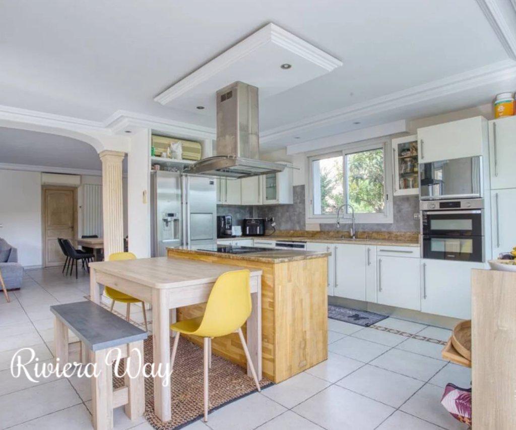 6-комн. вилла в Антибе, 240 м², фото №10, объявление №103204500