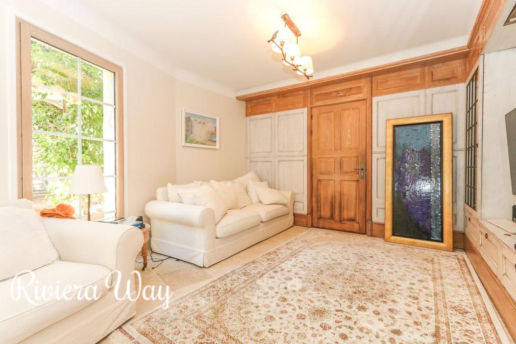 6-комн. вилла в Больё-сюр-Мер, 230 м², фото №1, объявление №99250242