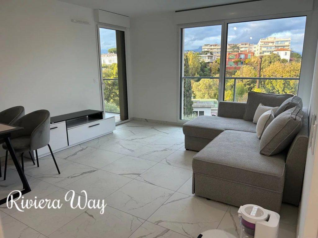 2-комн. квартира в новостройке в Сен-Лоран-дю-Вар, 47 м², фото №1, объявление №105088578