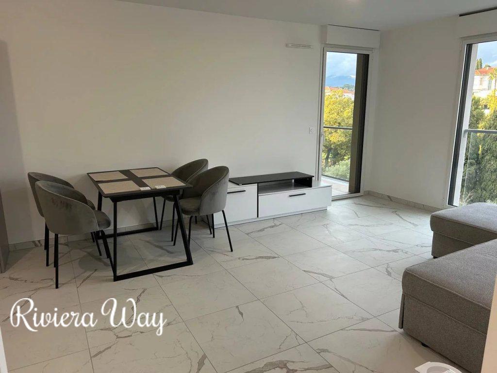 2-комн. квартира в новостройке в Сен-Лоран-дю-Вар, 47 м², фото №2, объявление №105088578