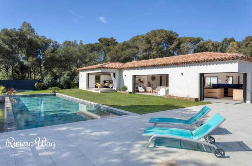 Вилла в Ла Круа-Вальме, 350 м², фото №1, объявление №104697432