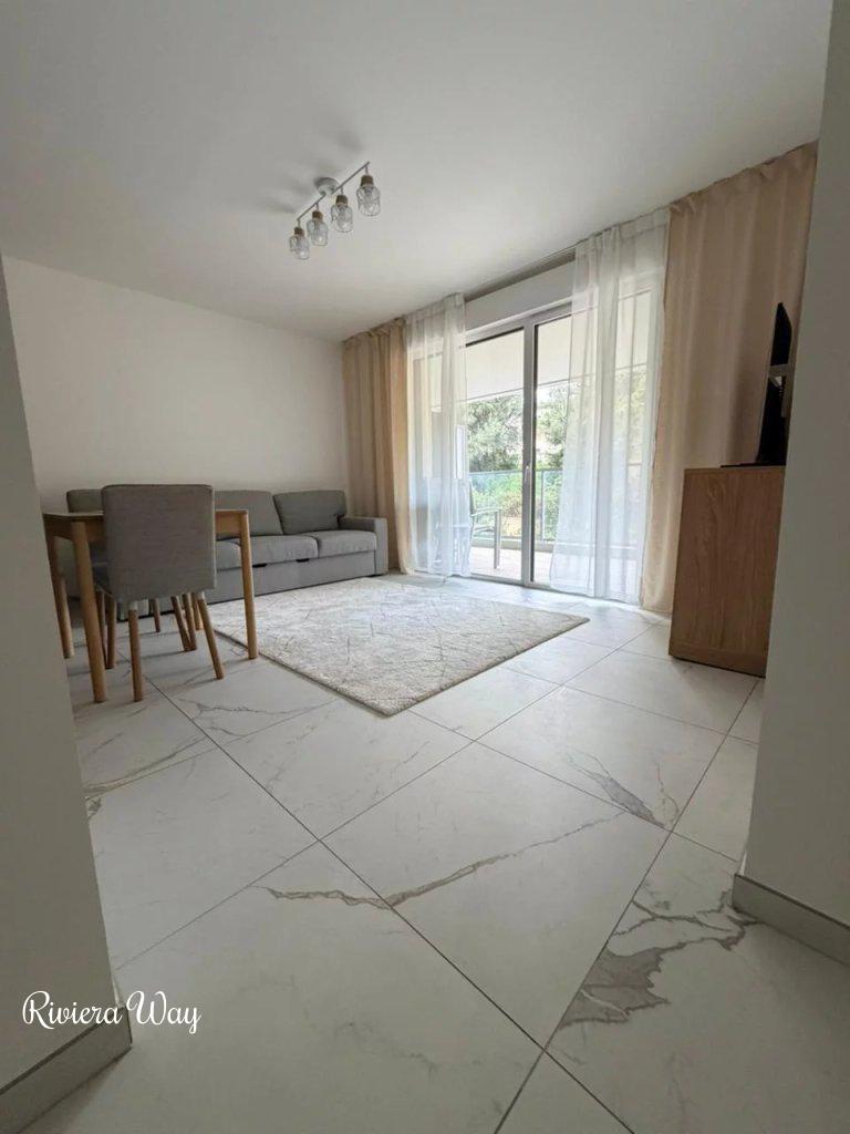 2-комн. квартира в новостройке в Сен-Лоран-дю-Вар, 39 м², фото №1, объявление №105088536